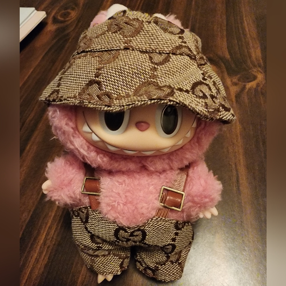 Brand New Labubu  Mini Plus Clothes  Overall With Hat Accessorie